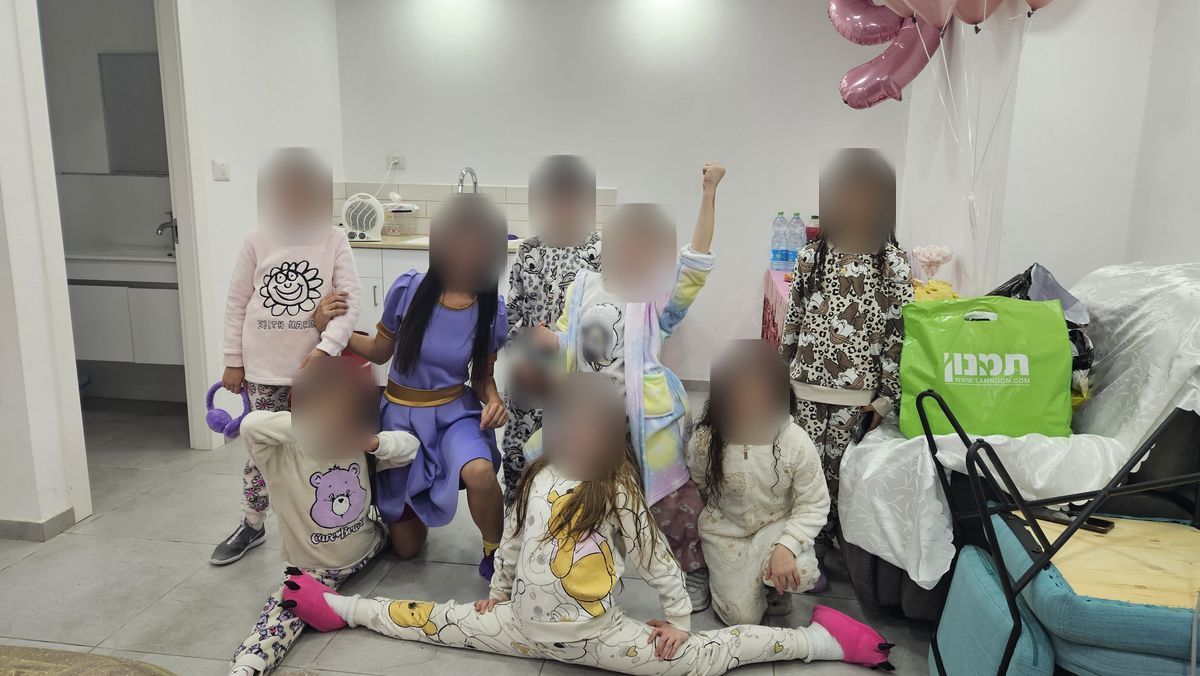 כיף בפיג'מות בסלון